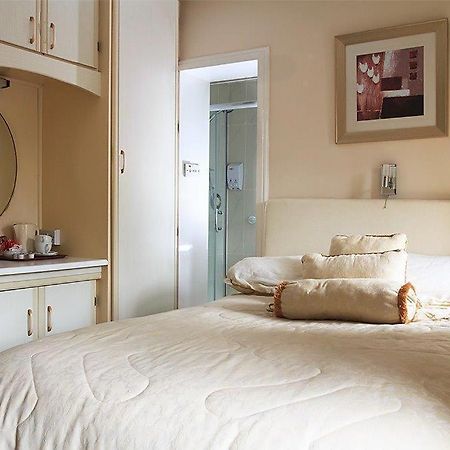 Woodview Lodge B&B Breaffy エクステリア 写真