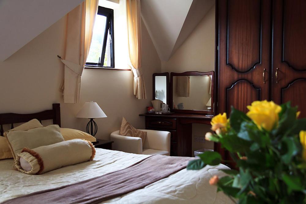 Woodview Lodge B&B Breaffy エクステリア 写真